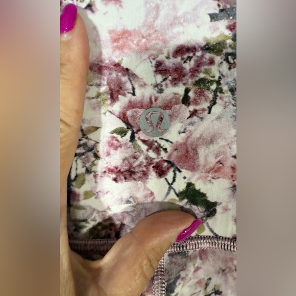 Lululemon Wunder Under Hi Rise Tight Crop 21" 6 Blossom Spritz Multi Pink
Floral - Picture 3 of 3